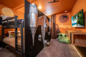 Captivating New 7BR Home by Disney w Games Pool